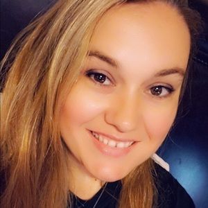 Meet your Posher, Courtney